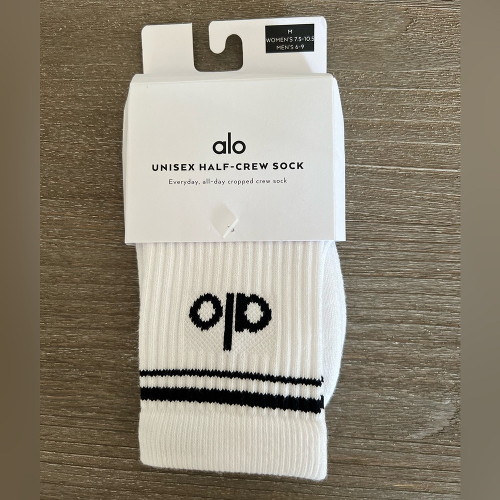 NWT! Alo Unisex Half Crew Socks